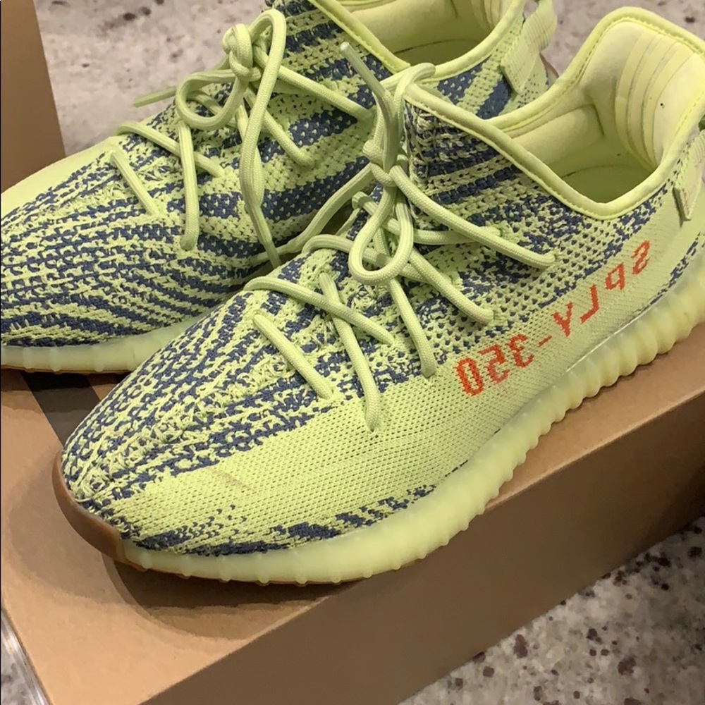 Yeezy adidas!!!